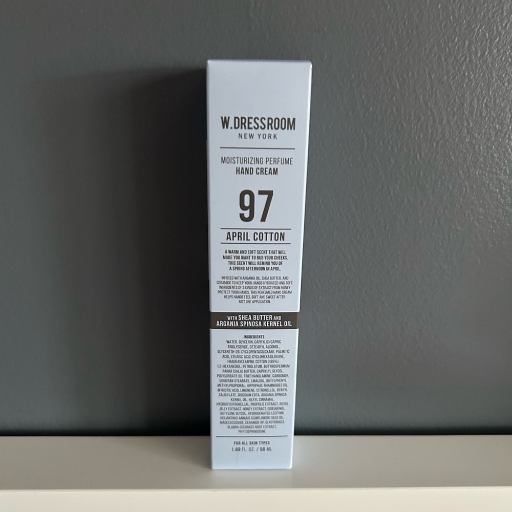W.Dressroom #97, April Cotton Moisturizing Perfume Hand Cream